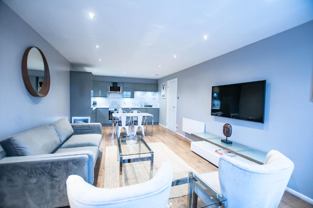 City Centre Glasgow Apartment | Stunning 2 Bed Merchant City Apartment with Residents Parking (Bell 2)