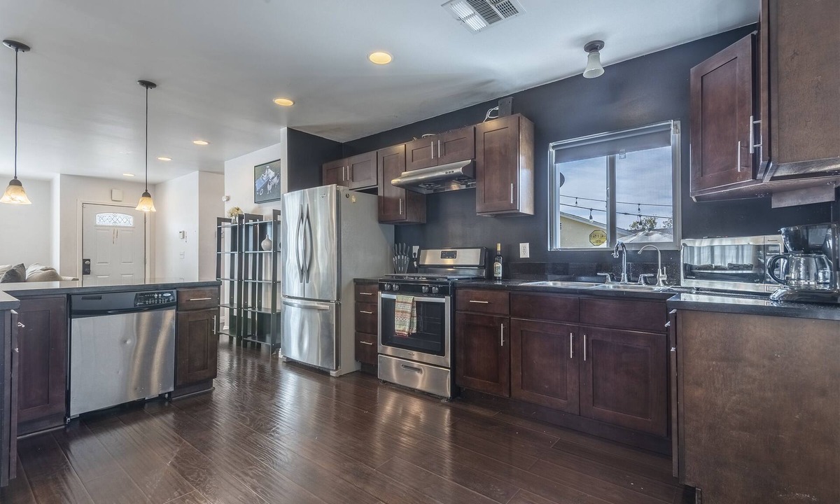 Altadena House | Stunning 3-bedroom cottage – Mountain view and close to Old Town Pasadena.