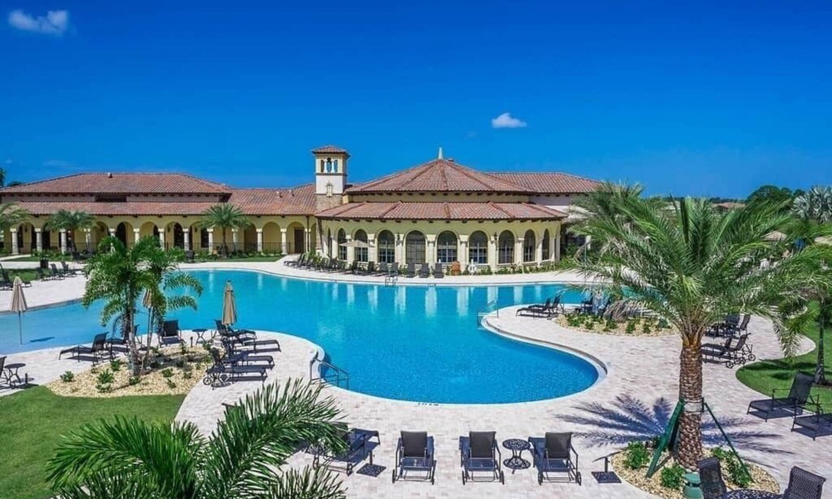 Gran Paradiso Villa | Stunning 3BR/2BA Villa located in the Gated Community of Gran Paradiso