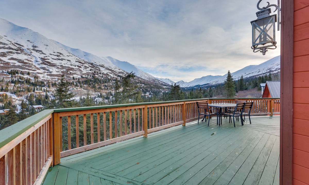 Eagle River House | Stunning Alaskan Getaway w/River & Mtn Views