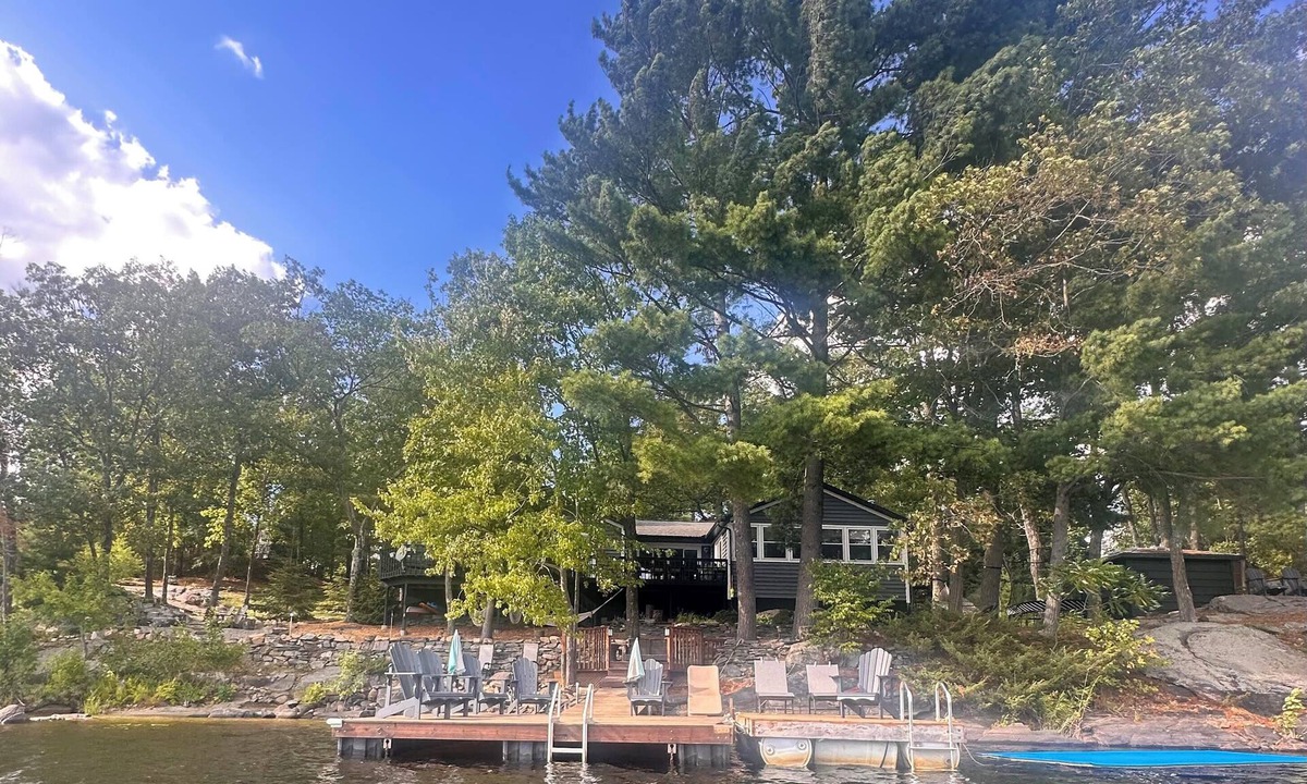 Arden Cottage | Stunning and Spacious 5 Bedroom LakeHouse with 3 King Beds, 5 Bedrooms, Arcade