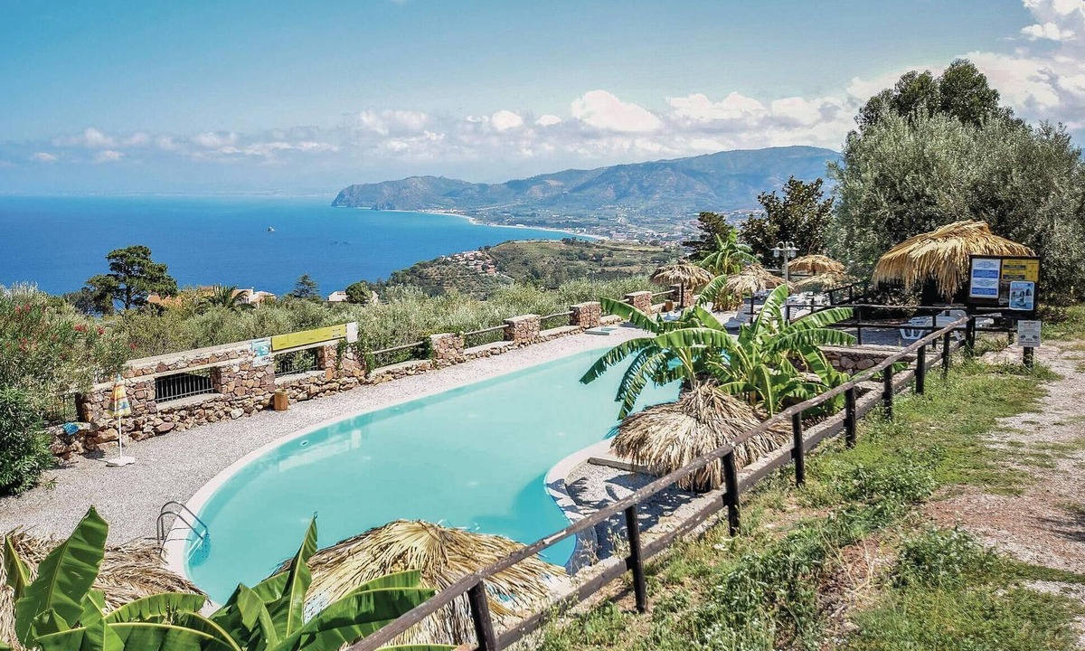 Gioiosa Marea Apartment | Stunning apartment in Gioiosa Marea ME