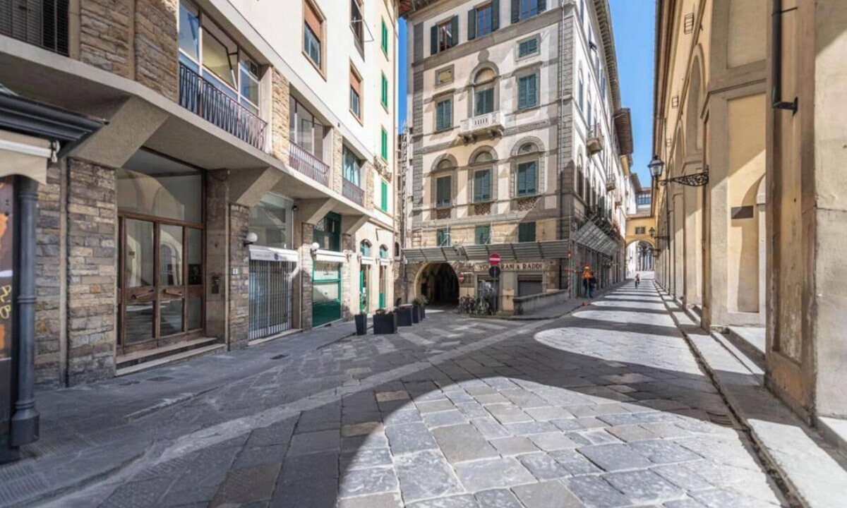 San Giovanni Apartment | Stunning Apartment with Ponte Vecchio and Arno River Views