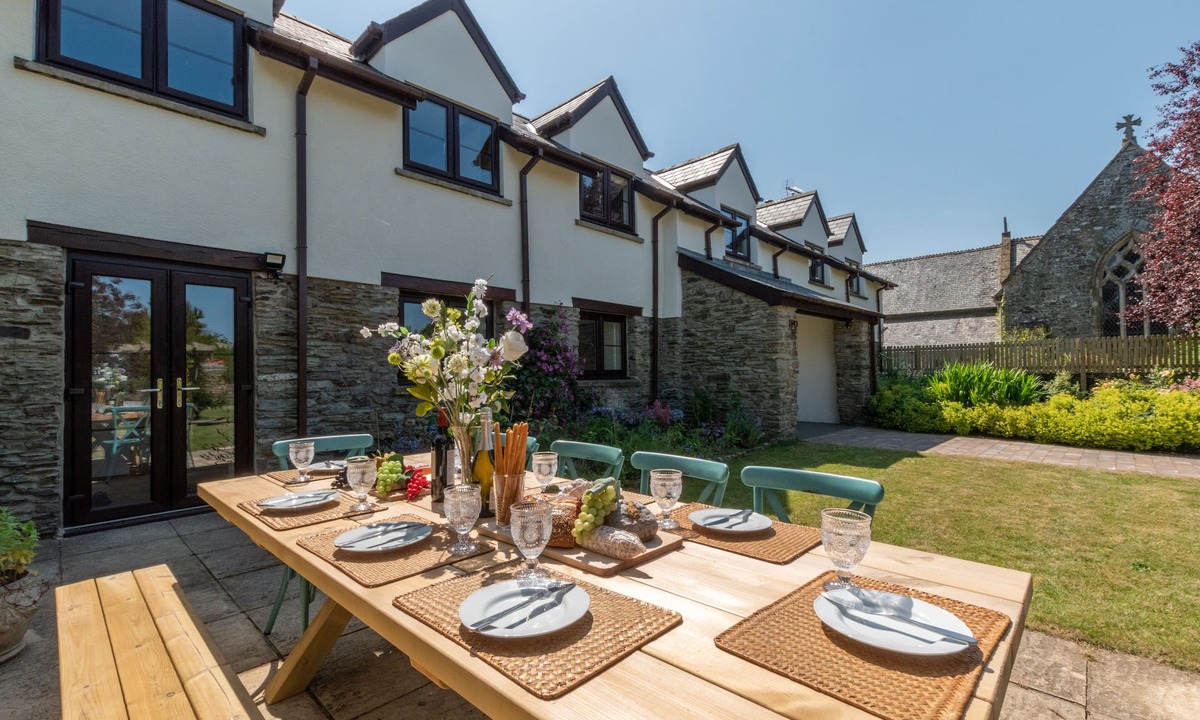 West Down House | Stunning Barn Conversion | Hot Tub | Log Burner | Near Woolacombe & Croyde Beach