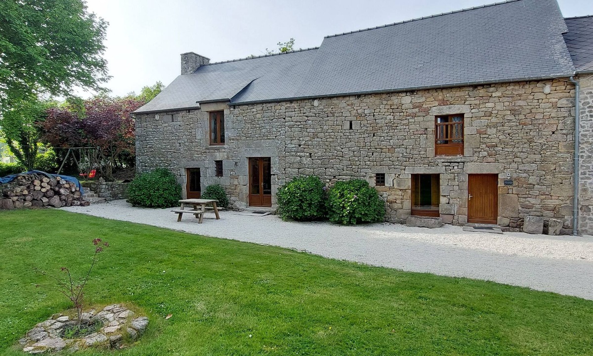 Megrit House | Stunning barn conversion, vaulted ceilings, huge walk-in fireplace, u/fl heating