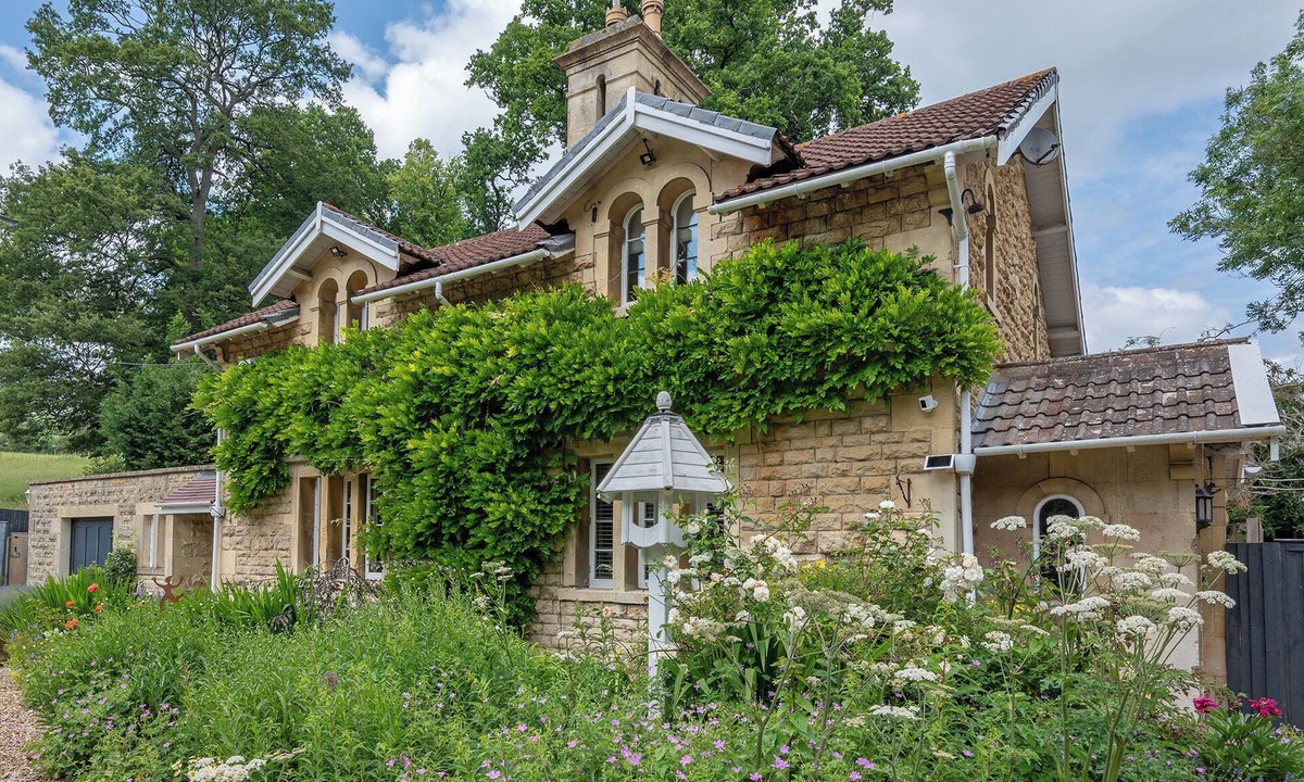 Bathford House | Stunning Bath Property, Perfect For Families, Parties, Hot Tubs!