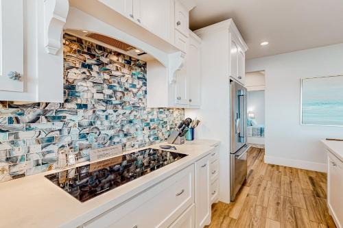 Gilchrist House | Stunning Beachfront Cargo Lift Sleeps 14