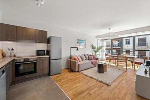 Vernier Apartment | Stunning & Bright - 2 Bedrooms - Parking WiFi/AC