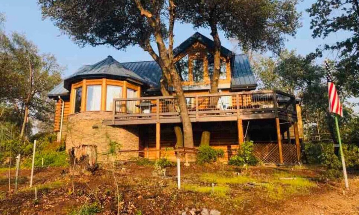 Shasta Lake Cabin | Stunning Cabin Minutes From Shasta Lake