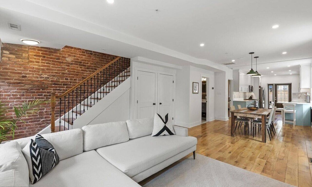 Shaw Condo | Stunning central 3Br/3ba with parking and deck
