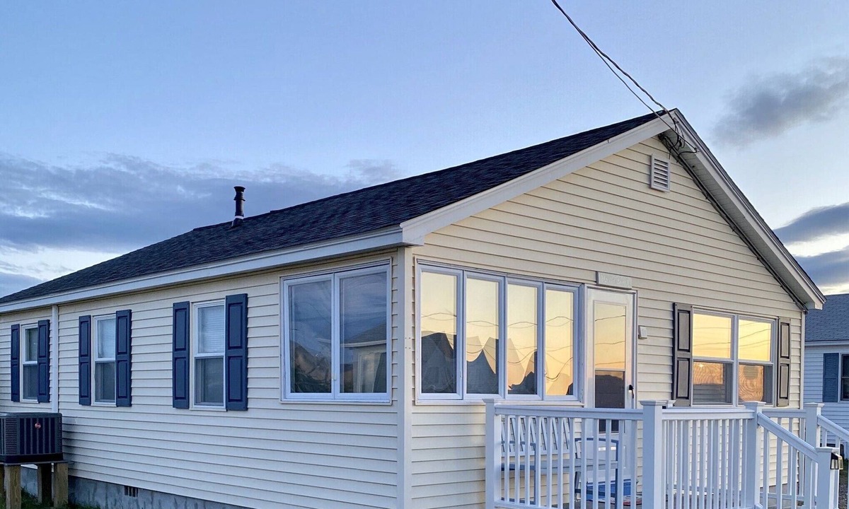 Hampton Cottage | Stunning Cottage in Hampton Beach – Harborview with Breathtaking Scenic Views!