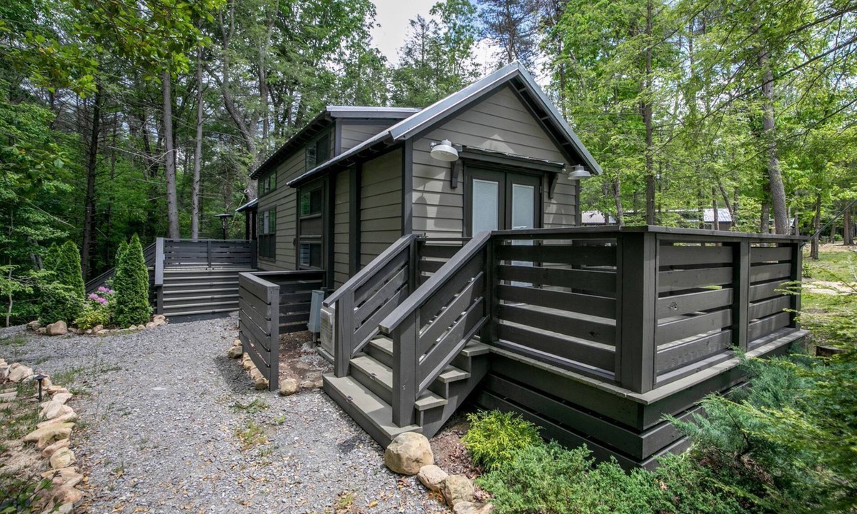 Monteagle Cottage | Stunning Cottage Nestled Amidst Trees with Fire Pit in Monteagle, Tennessee