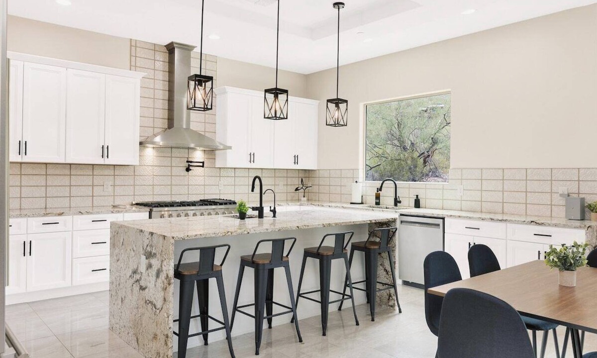 Tucson House | Stunning Designer Home, 4BR/4BA w/Mountain Views and Near Downtown