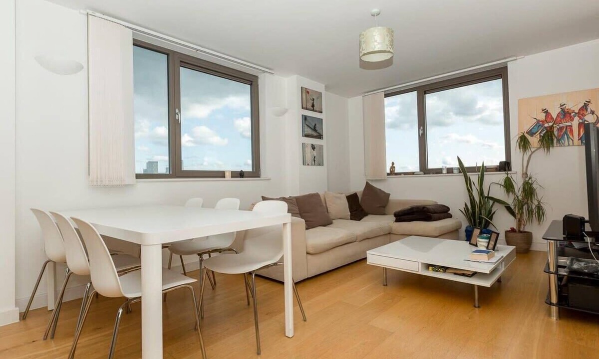 Shadwell Apartment | Stunning East London 2 Bed Apartment With Views