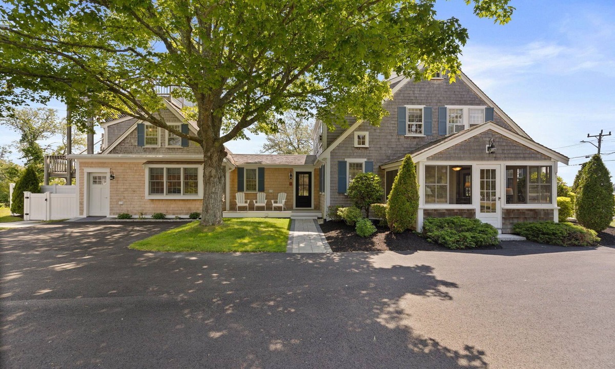 West Dennis House | Stunning Five bedroom Captain's Home sleeping 12!