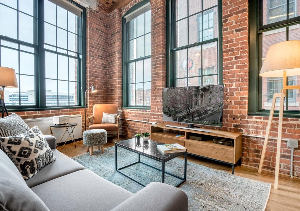 Fort Point Apartment | Stunning Fort Point Studio w/Washer + Dryer, near Seaport by Blueground