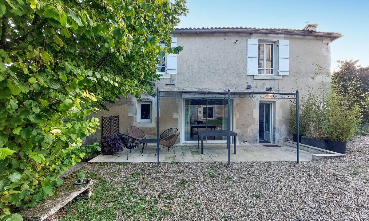 Dompierre-sur-Charente House | Stunning home in Dompierre-Sur-Charente