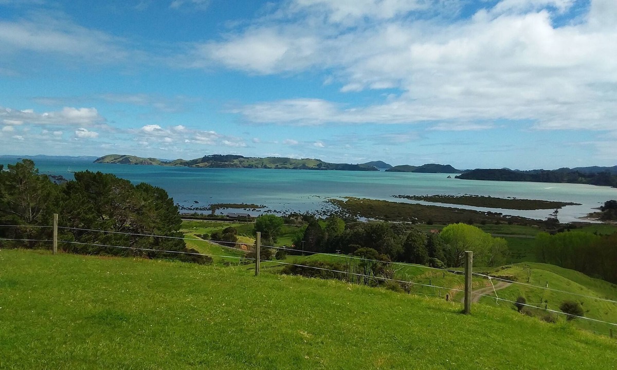 Preece Point House | Stunning Getaway - Panoramic Views. Private/Spacious/4 Bedrooms/2 Bathrooms