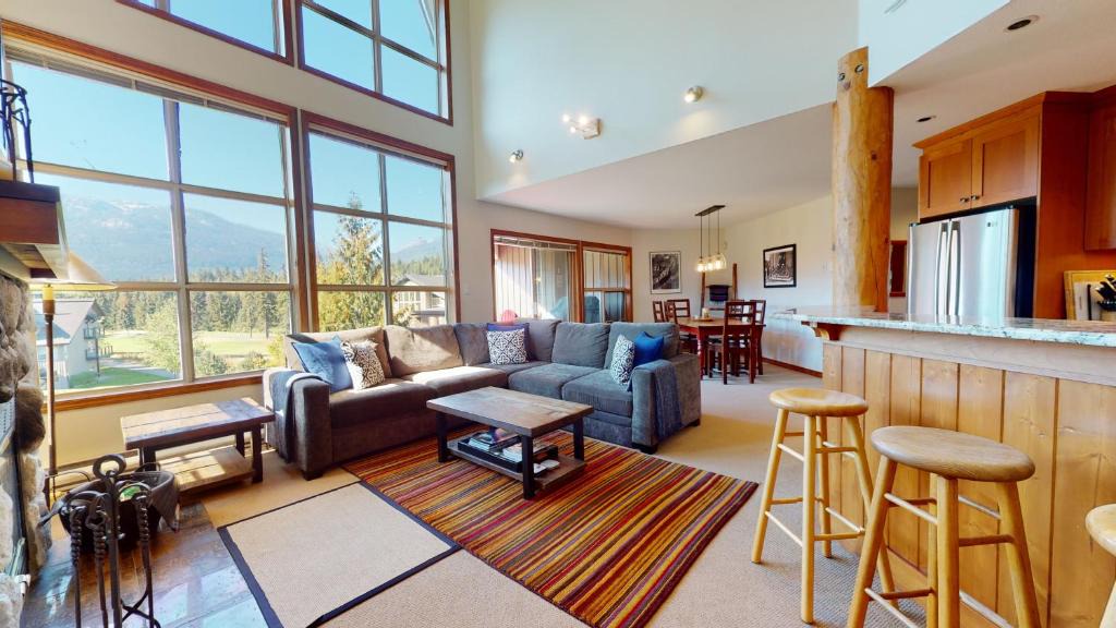 Blackcomb House | Stunning Golf Course Setting by Harmony Whistler