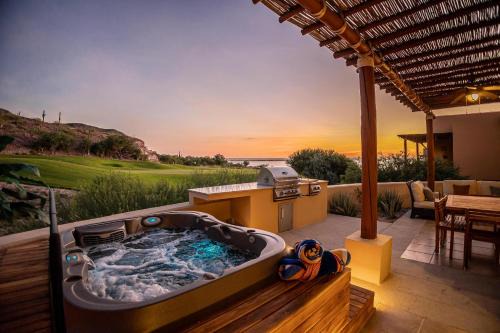 La Paz Villa | Stunning Golf Front Villa with Jacuzzi & Sunset Views in Puerta Cortés | Beach Club – 26C