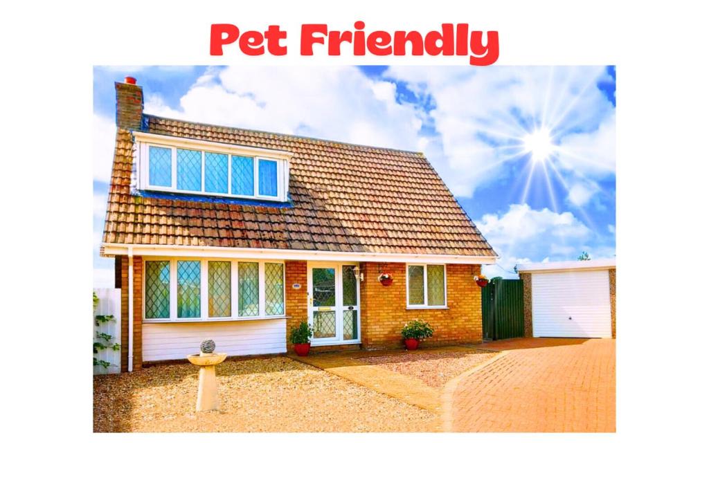 Chapel Saint Leonards House | Stunning Holiday Cottage nr Skegness in Sunny Chapel St Leonards Just mins from the Beach & Attractions - Perfect for Couples & Family's who love to Relax but want Exciting Adventures nearby! Large Pet Friendly garden!