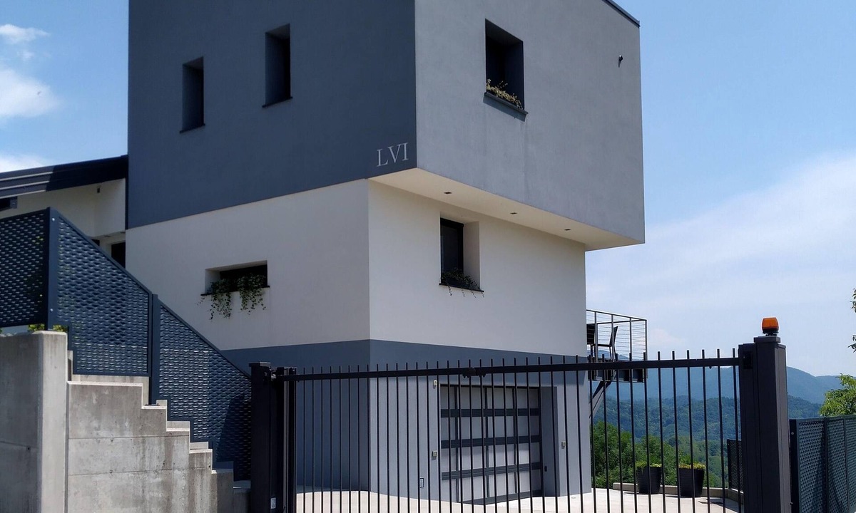 Tarcento House | Stunning Holiday Home with Pool and 360° View