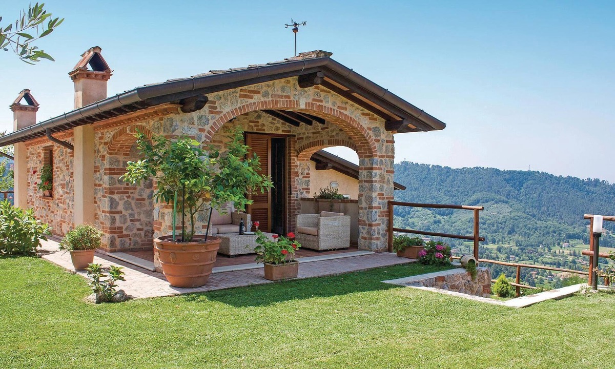Camaiore House | Stunning home in Buchignano LU with WiFi