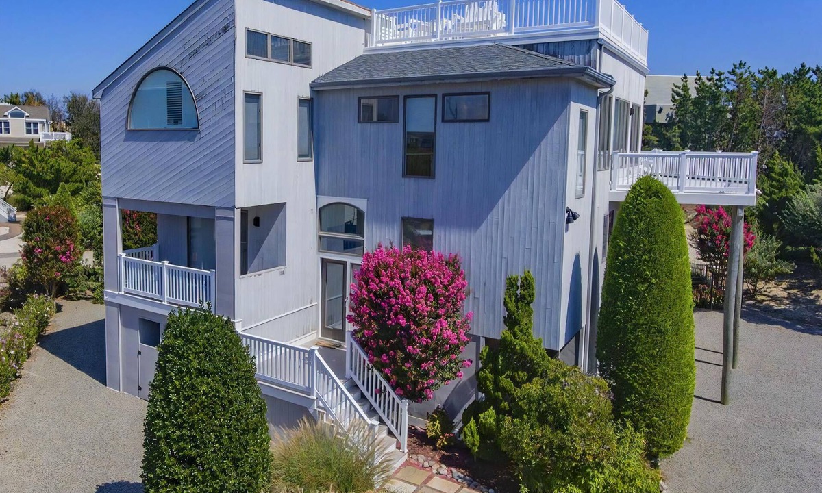 Loveladies House | Stunning home in Loveladies with 4 Bedrooms, Private swimming pool and WiFi