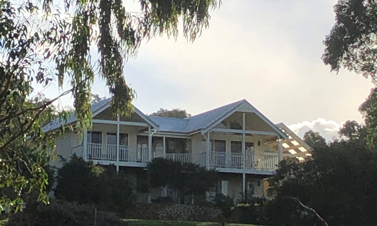 Yallingup Siding House | STUNNING HOME YALLINGUP. BEAUTIFUL SURROUNDINGS. WALK IN AND RELAX