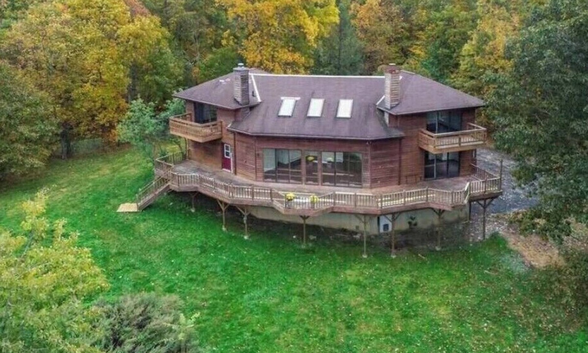 Middle Hope House | Stunning Hudson Valley Retreat: Huge deck with views, 90min from NYC