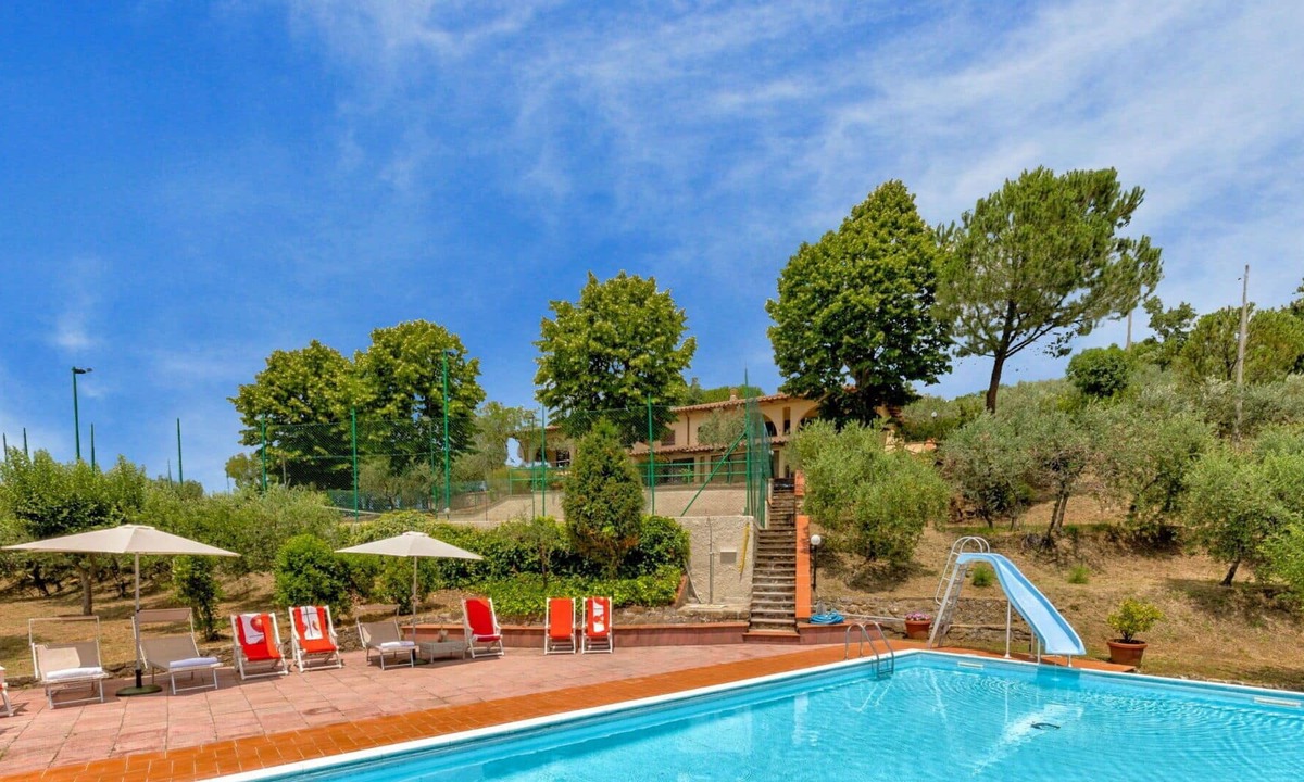 Loro Ciuffenna Villa | Stunning private villa for 12 guests with private pool, WIFI, TV, balcony, pets allowed and park...