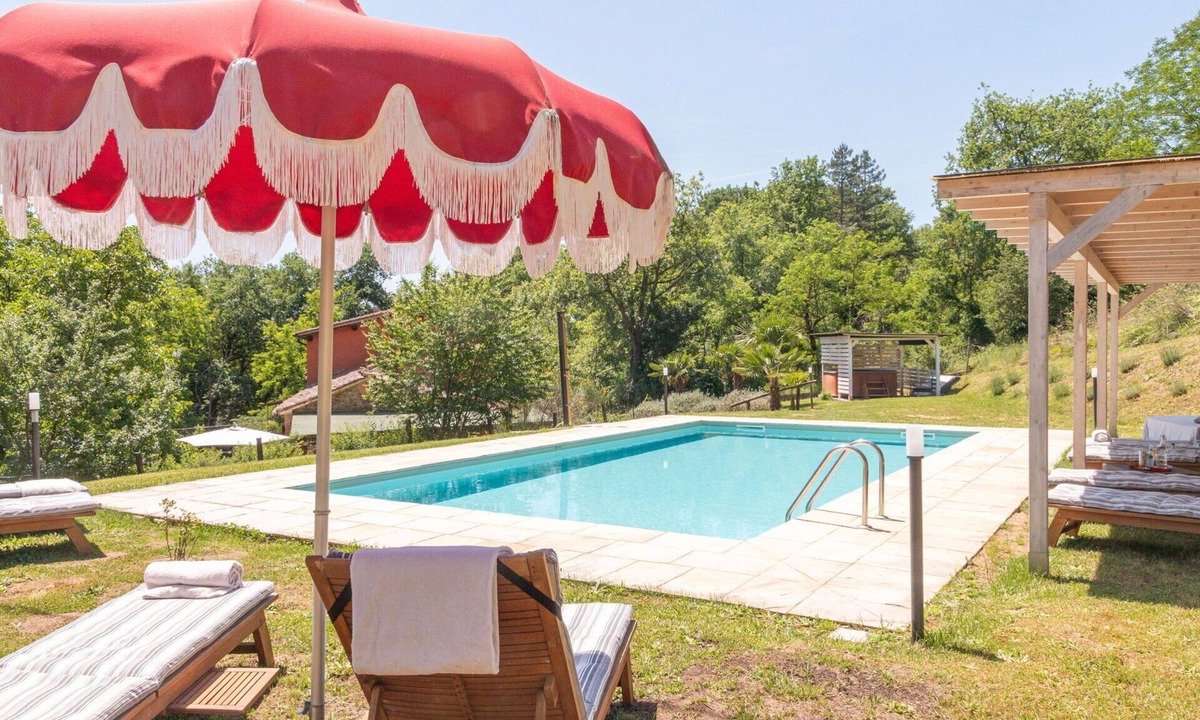Cicogna Villa | Stunning private villa for 10 people with WIFI, A/C, private pool, TV, patio and pets allowed
