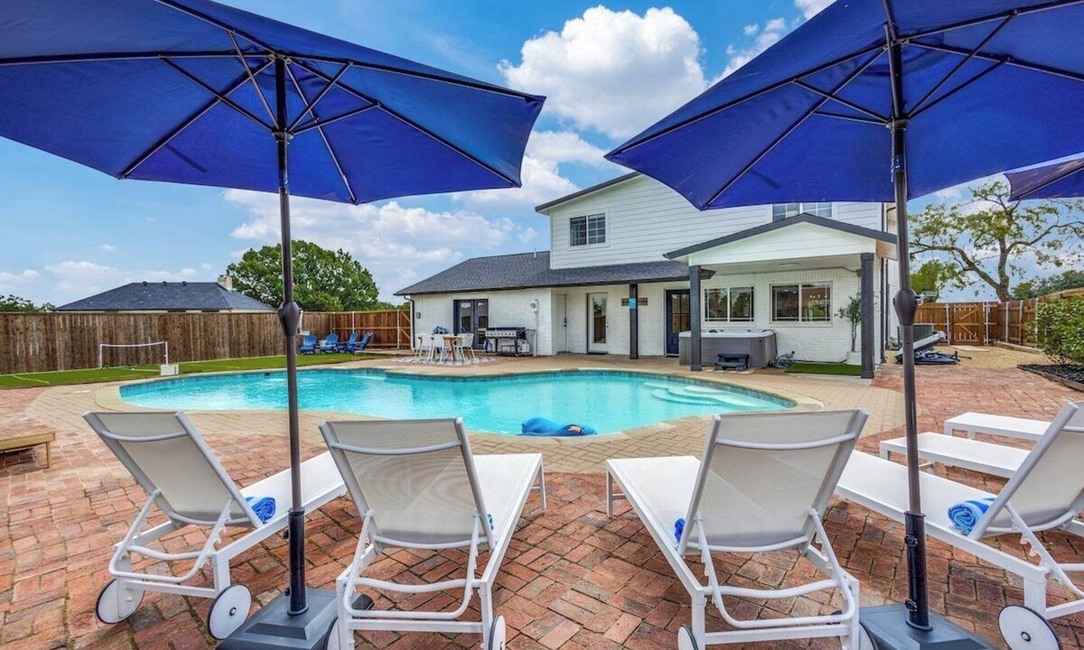 Lakewood Village House | Stunning Lake House with a Pool and Hot Tub