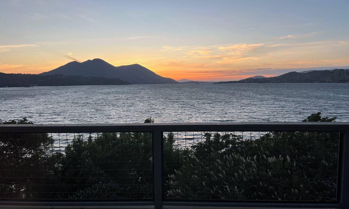 Clear Lake House | Stunning lakefront home overlooking Jago Bay