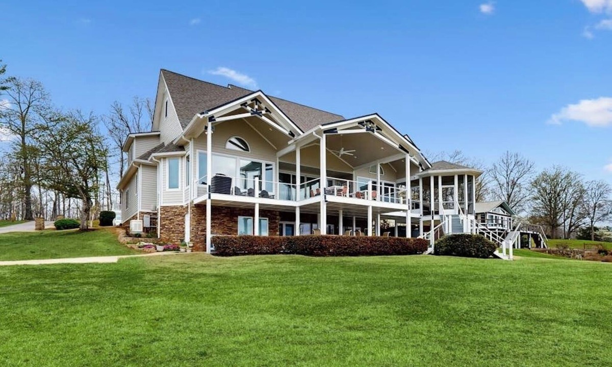Cedar Cliff House | Stunning lakefront home with kayaks, dock, fireplace, game room, & washer/dryer
