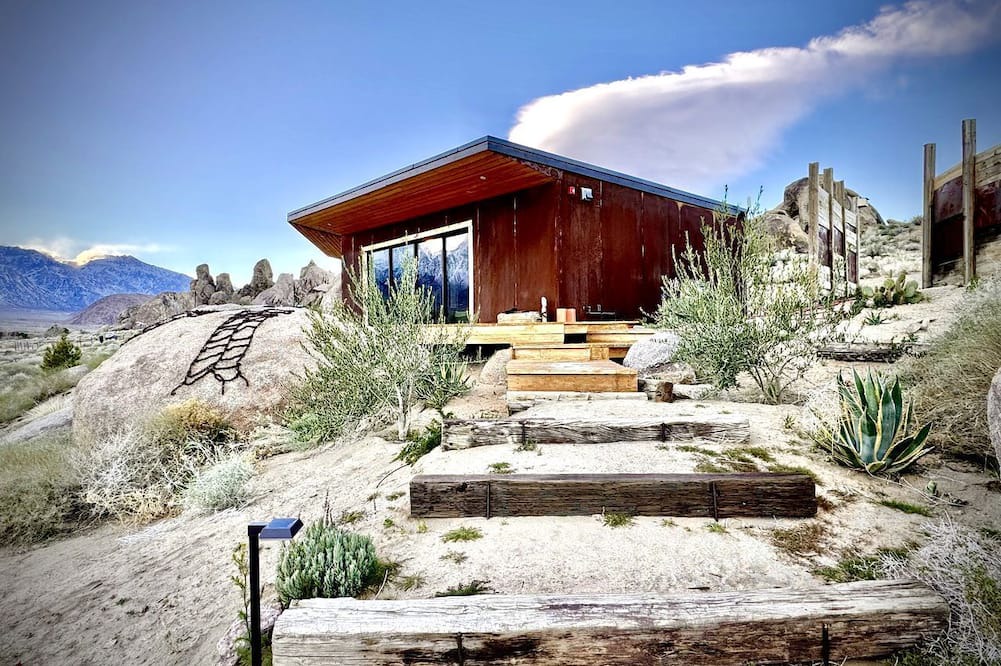 Lone Pine Cabin | Stunning Lone Pine Accommodation for Romantic Getaways in California
