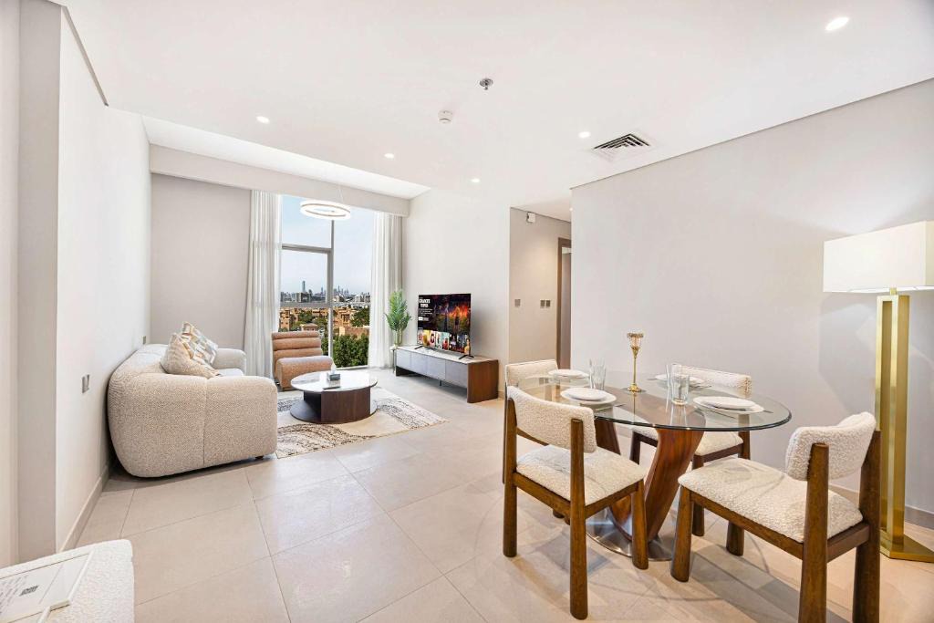 Discovery Gardens Apartment | Stunning Luxury 3BDR 5P