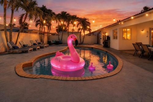 Richmond West Apartment | Stunning Luxury Backyard Retreat