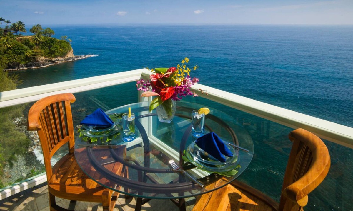 Hilo House | Stunning, majestic, oceanfront location, with stunning view and air conditioning