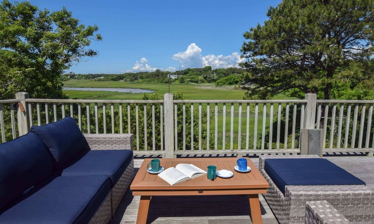 South Chatham House | Stunning Marsh Views, Near Pleasant Street Beach!