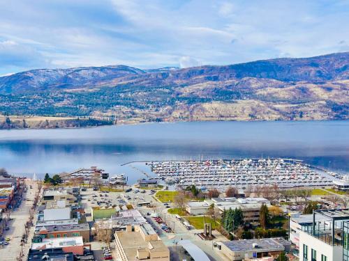 Downtown Kelowna Apartment | Stunning Million-Dollar Lakeview 2 Bedroom signature Loft with rooftop pool