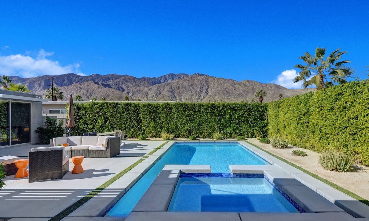 Warm Sands House | Stunning Modern Vibe, Mtn Views, Near Downtown PS