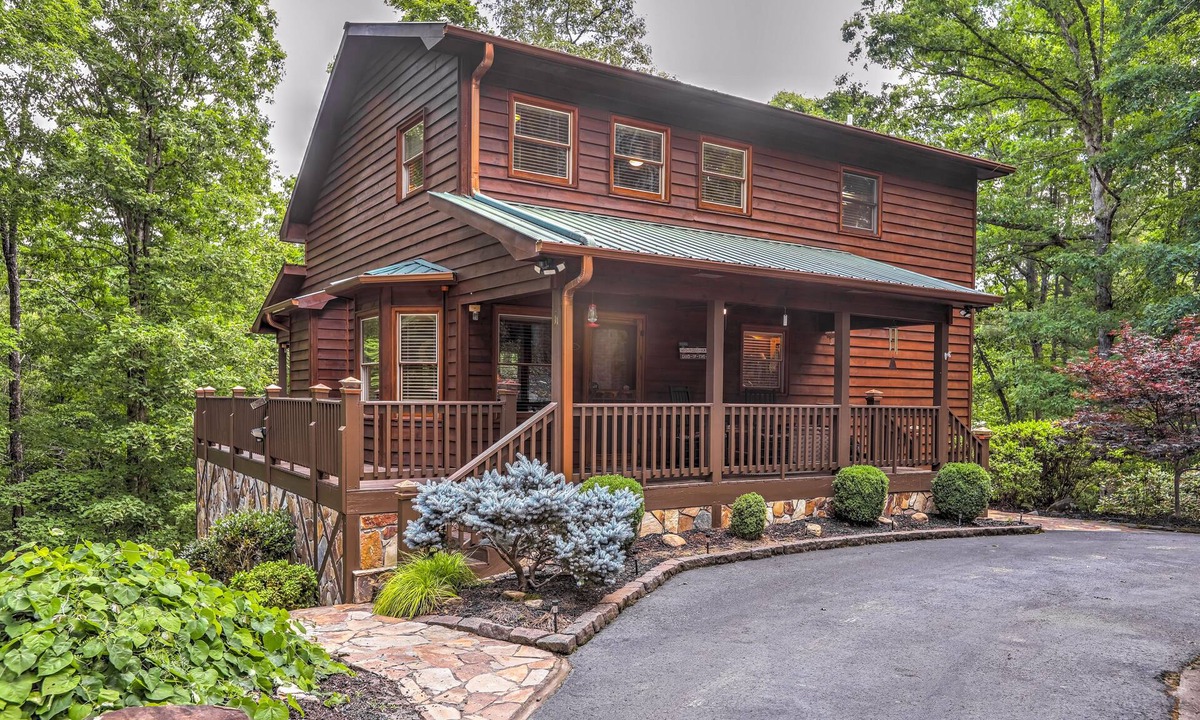 Tarheel House | Stunning Mountain Retreat w/Fireplace, Hot Tub, Enclosed Game Room & Ping-Pong