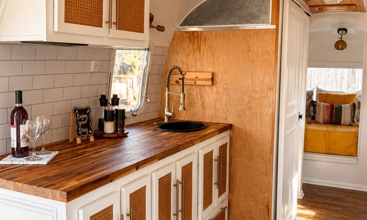 Court House House | Stunning Mountain Retreat with Vintage Airstream and Private 2 Acres with View