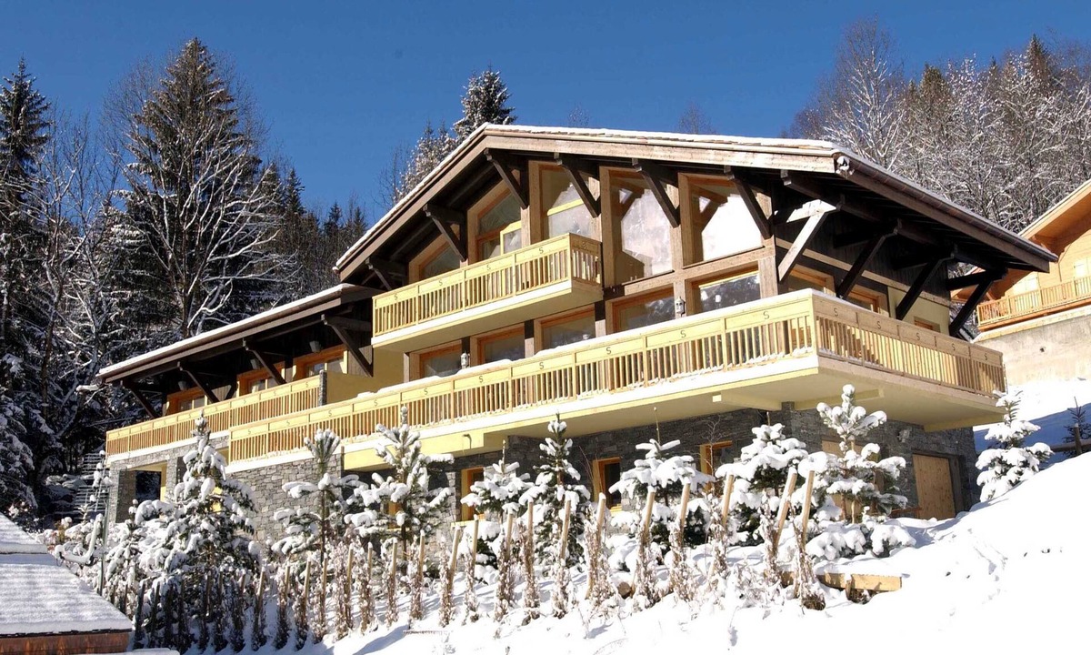 Les Houches Ski Chalet | Stunning mountain-side chalet, 7-bedrooms, Pool & Spa