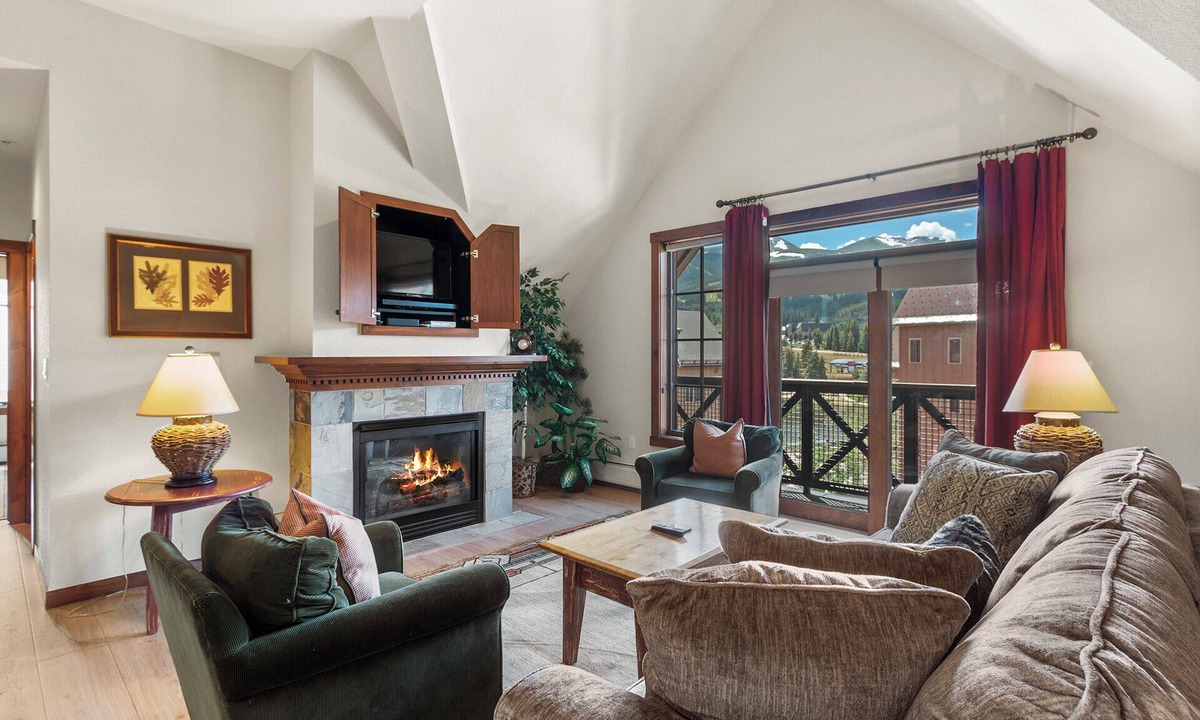 Historic District Condo | Stunning Mountain Views! Walkable to lifts!