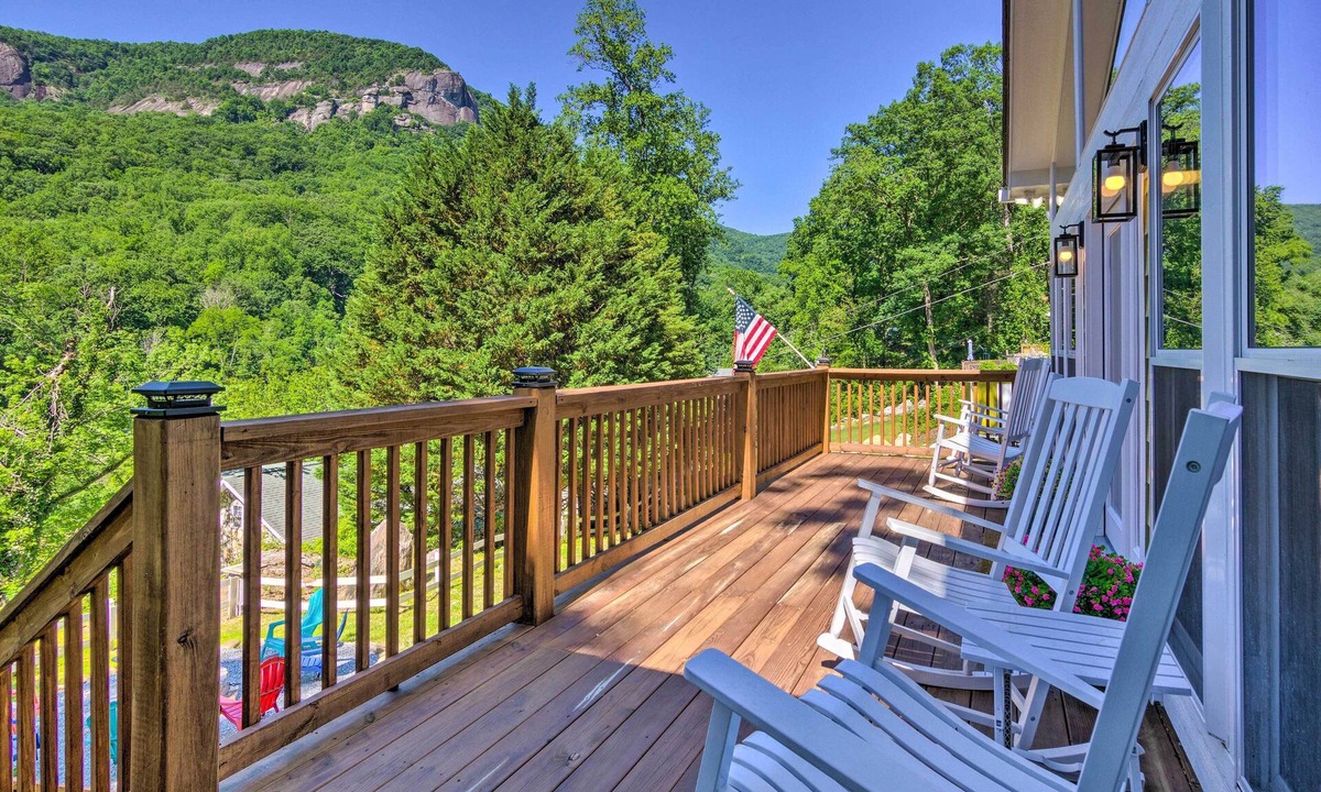 Chimney Rock Cottage | Stunning Mtn Views! Group Getaway in Chimney Rock