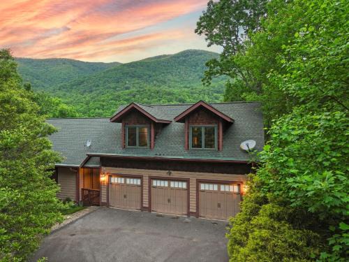 Laurel Ridge House | Stunning Mtn Views Hot Tub Movie Theater Game Room