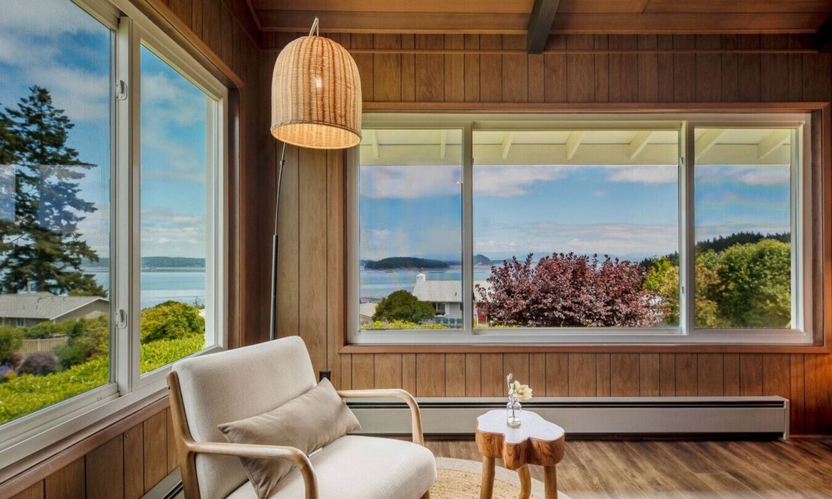 Oak Harbor House | Stunning Ocean & Mountain Views | 2BR/2BA with BBQ