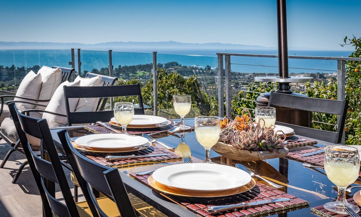 Carpinteria House | Stunning Ocean Views from Every Room